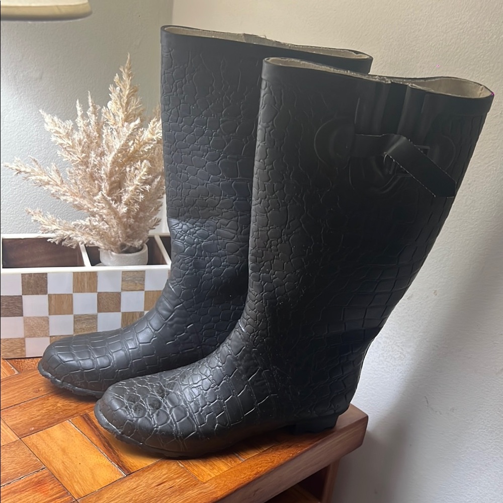 NW/OT Black Crocodile Pattern Women's Boots
